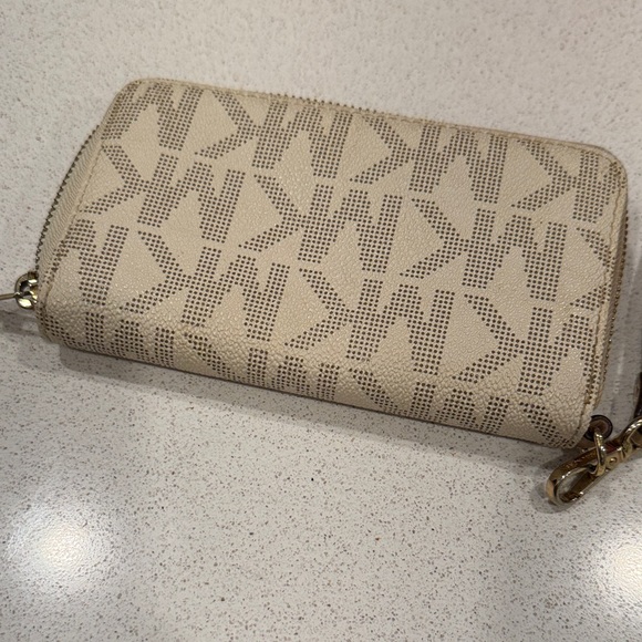 Michael Kors Cream Logo Wristlet - Picture 4 of 4